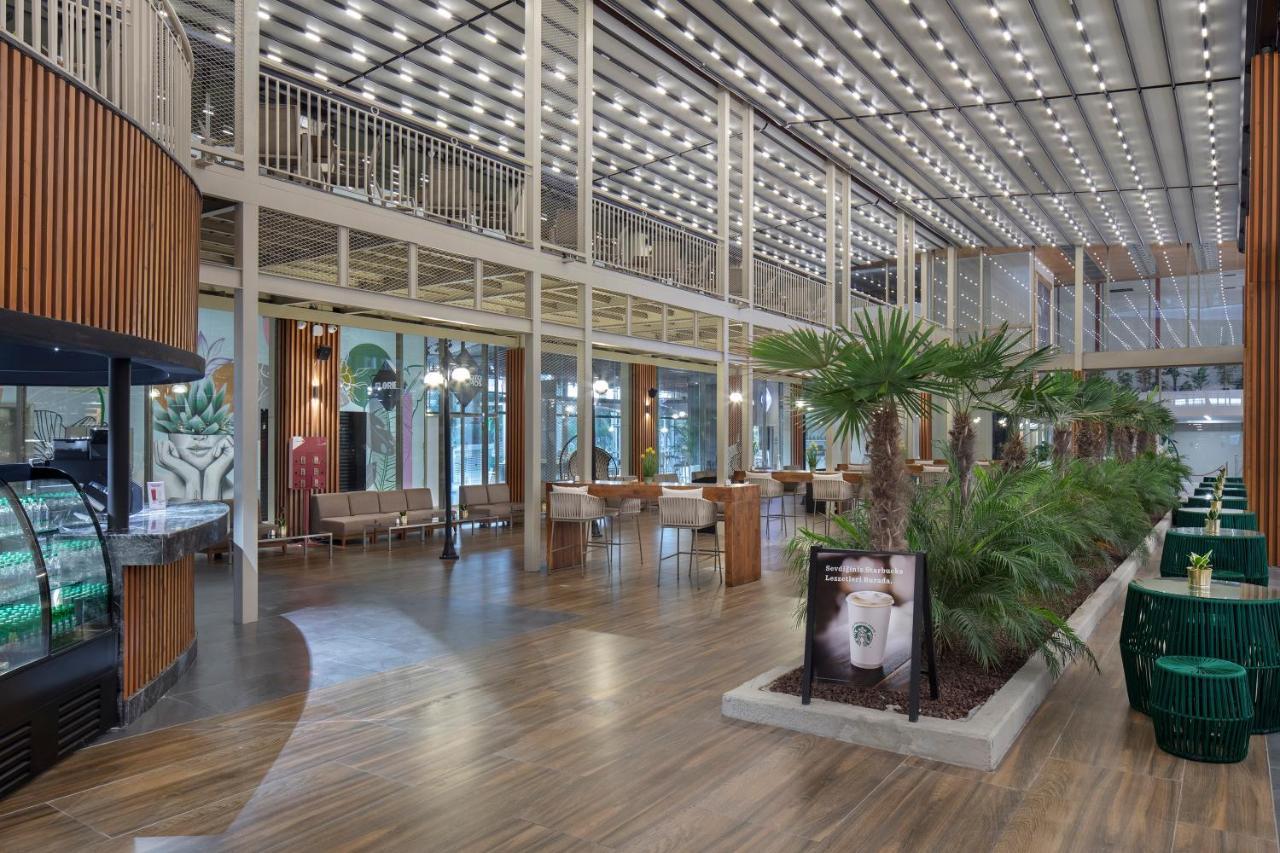 Nirvana Cosmopolitan - Convention & Sports Center Resort 5*