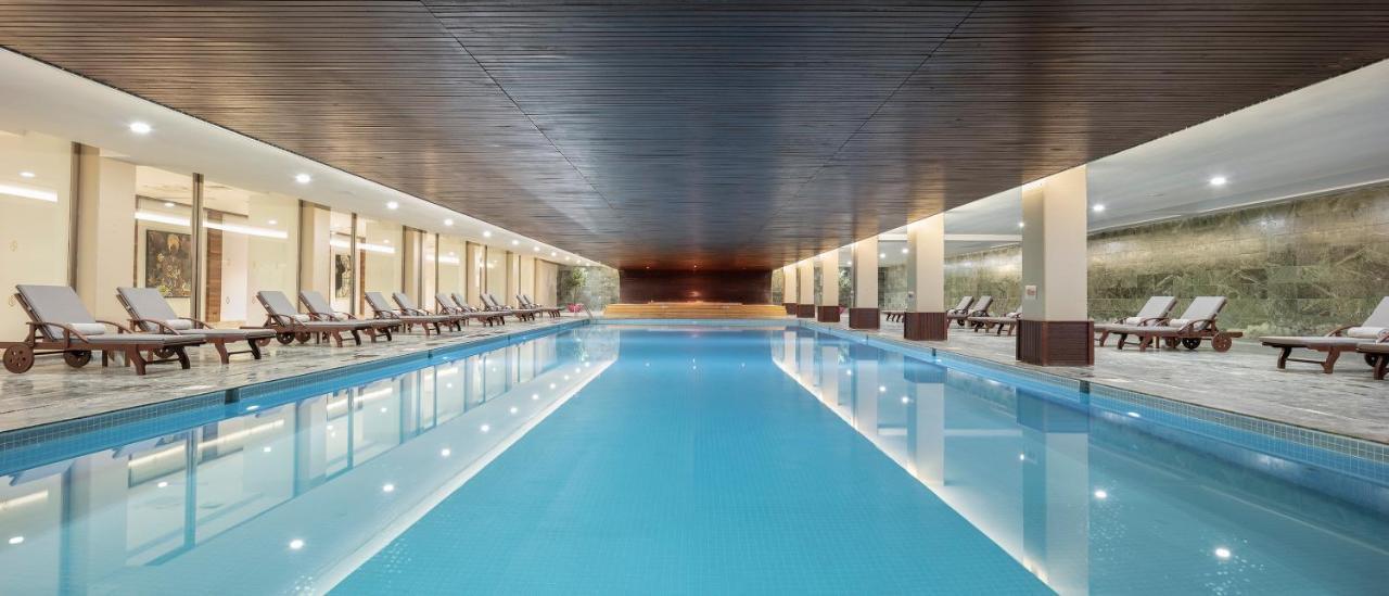 Nirvana Cosmopolitan - Convention & Sports Center 5*