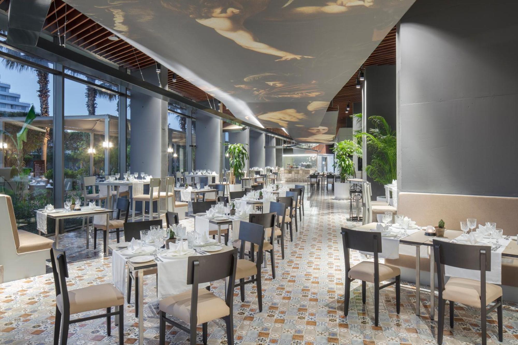 Nirvana Cosmopolitan - Convention & Sports Center Resort 5*