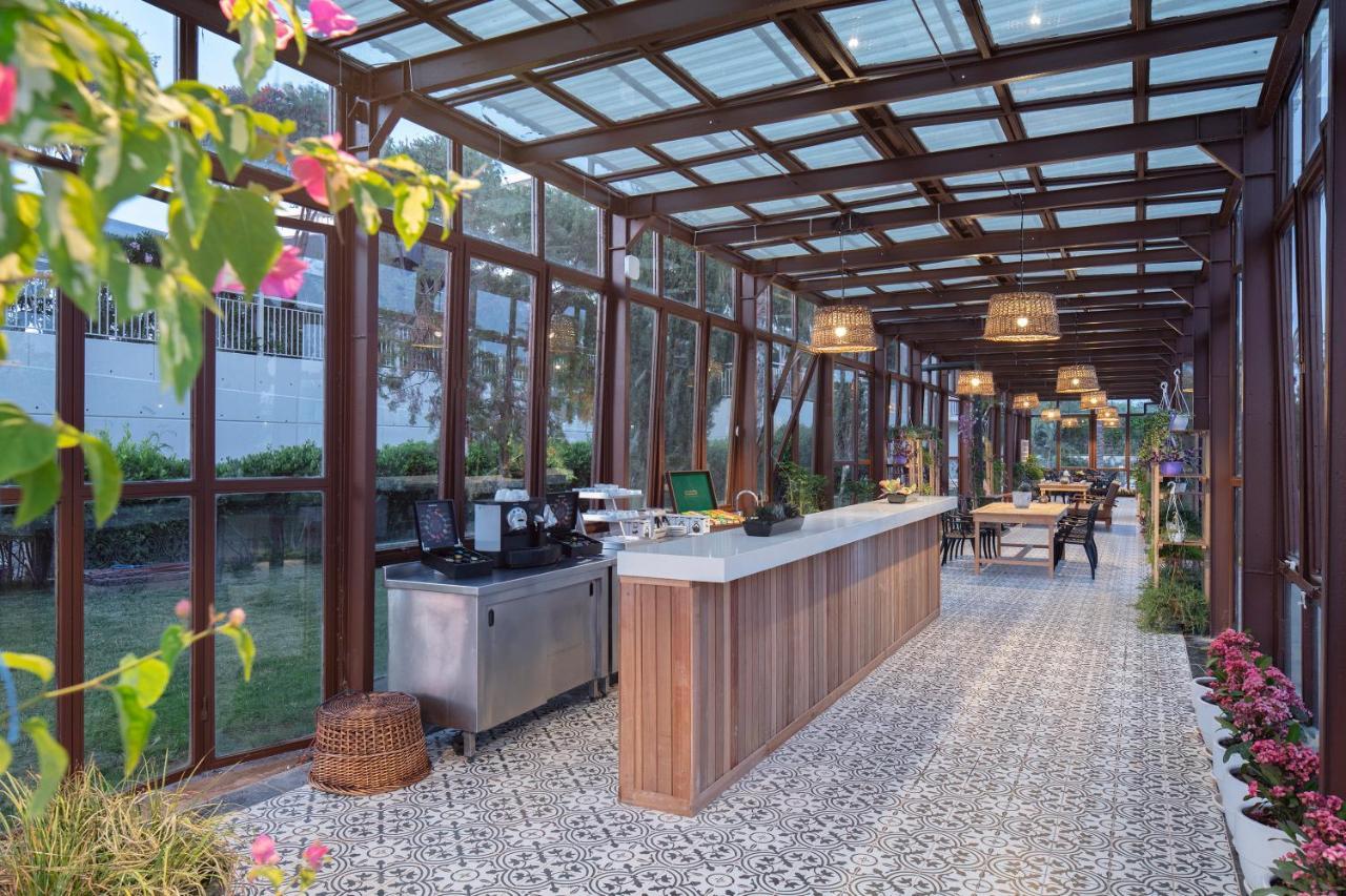 Nirvana Cosmopolitan - Convention & Sports Center Resort 5*